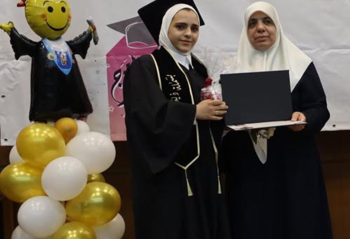 بسملة  ذيب سعدي ابو حماد    الثالثة على الوطن في الفرع الشرعي 2023 بمعدل  98.9%